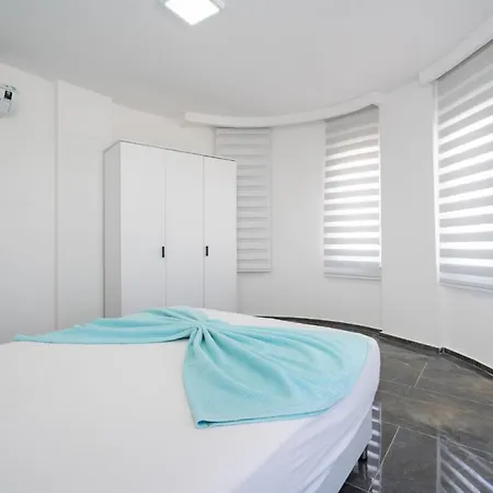 Superb With Private Pool In Antalya 4*