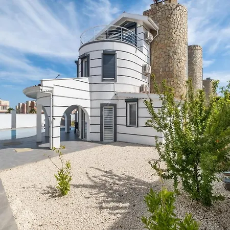 Superb With Private Pool In Antalya 4*